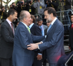 Encuentro con los Presidentes de las Comunidades y Ciudades Autónomas asistentes a la reunión de la V Conferencia de Presidentes. Don Juan Carlos y Do